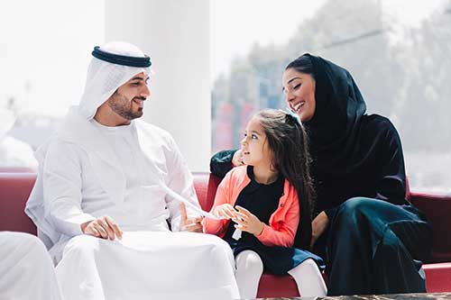 Arab-Sheikh-take-care-daughter